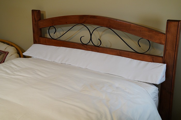 Details about   SnugStop Bed Wedge Mattress Filler Wedge Headboard Pillow Gap Filler Betw King 